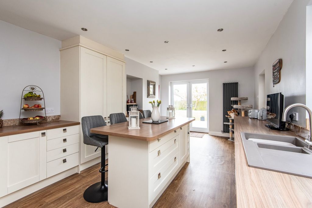 Property photo 3 of 22