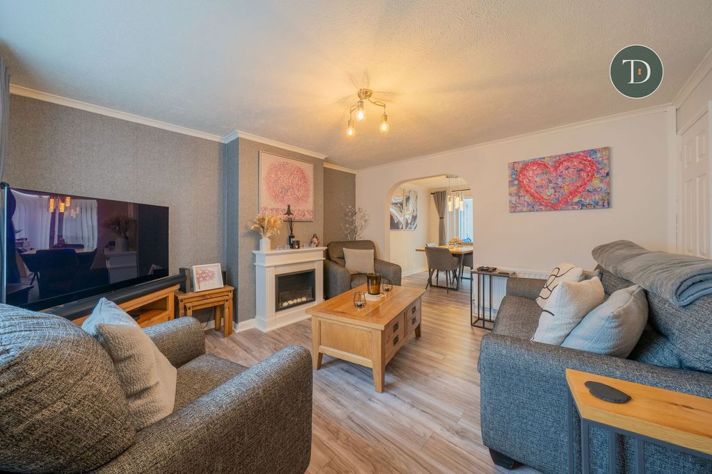 Property photo 2 of 33