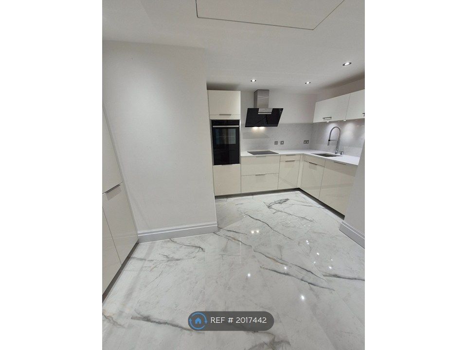 Property photo 3 of 13 Kitchen