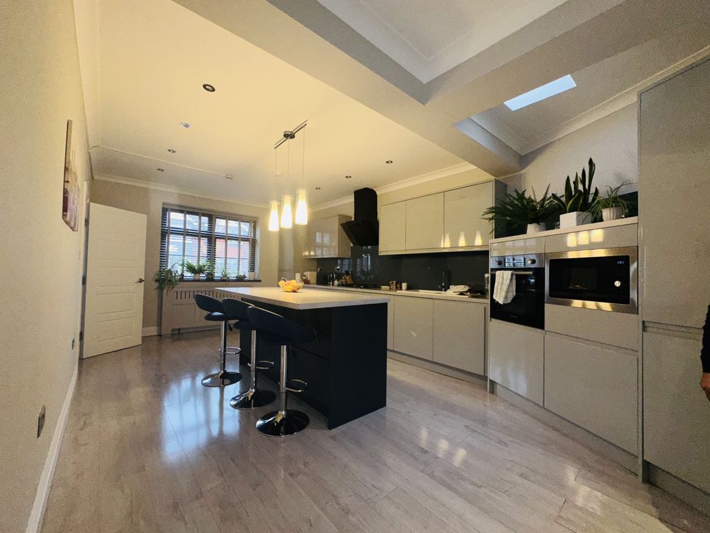 Property photo 3 of 5 Gallery