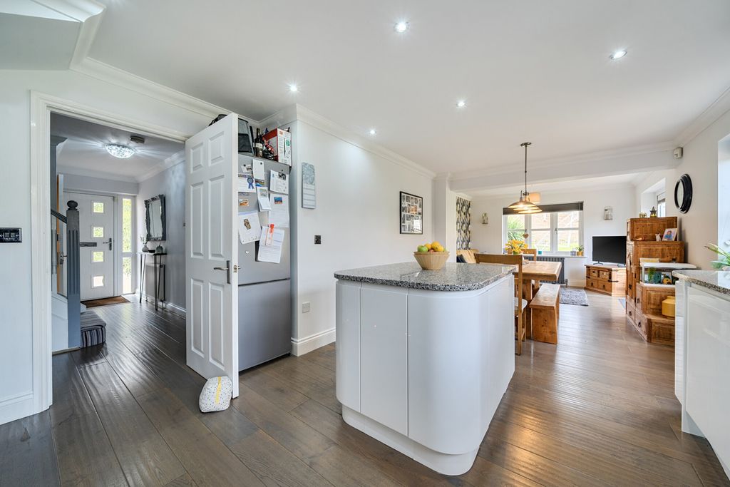 Property photo 2 of 22 1430587-15-69B83E...