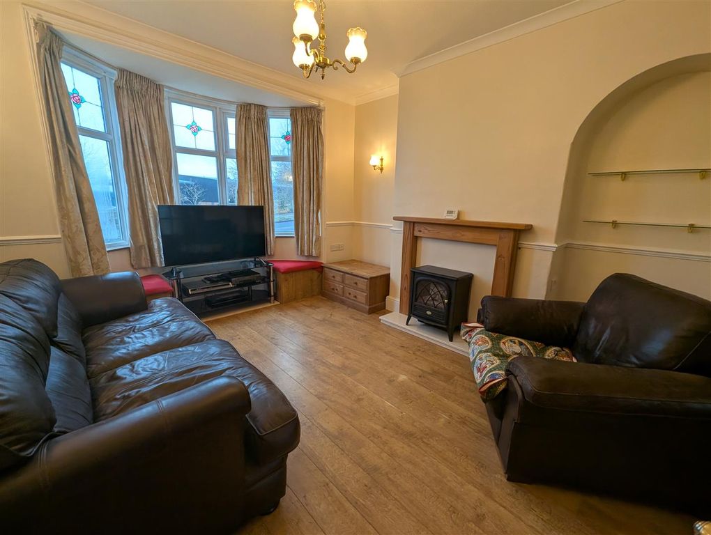 Property photo 3 of 14 Lounge