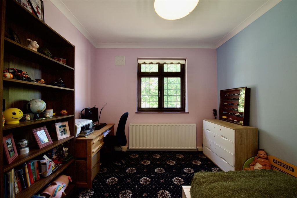 Additional image 18 of 4 bed property for saleWood Lane, Dagenham RM8