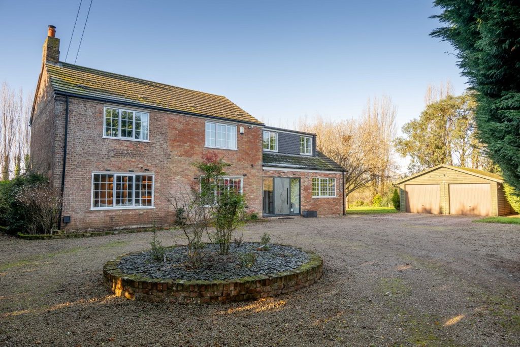 Property photo 2 of 36