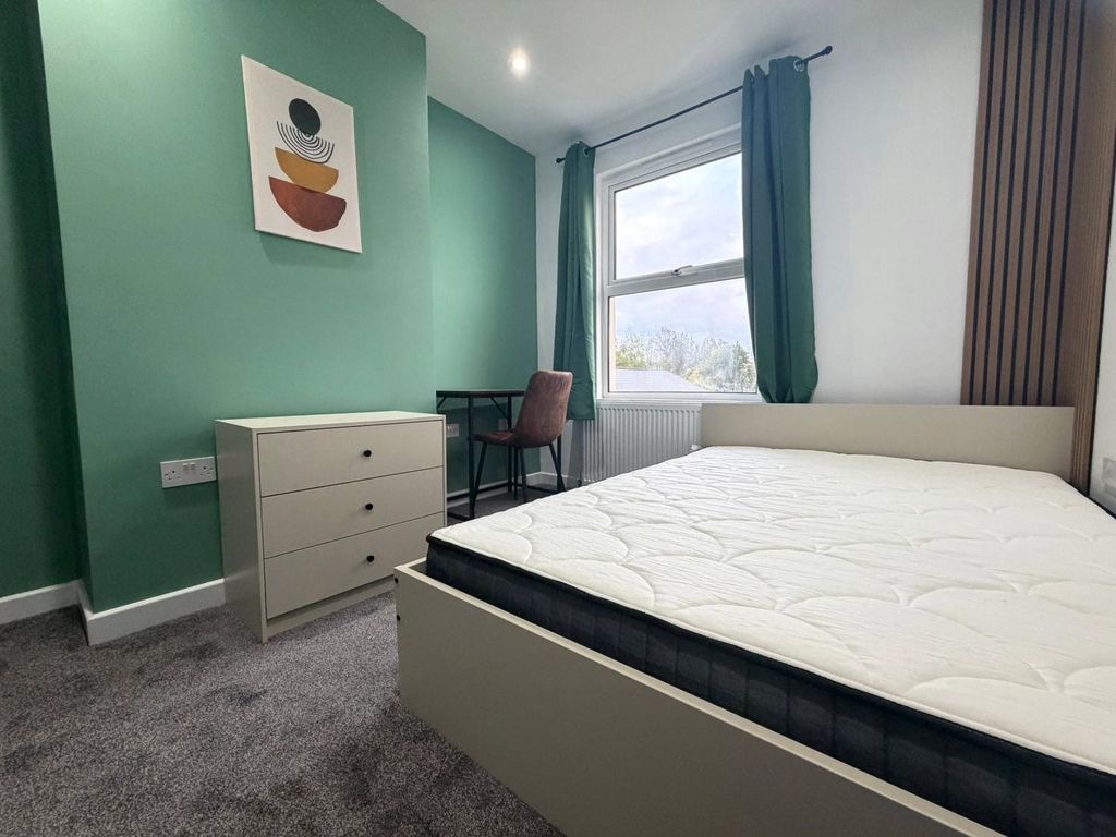 Property photo 3 of 8 Bedroom