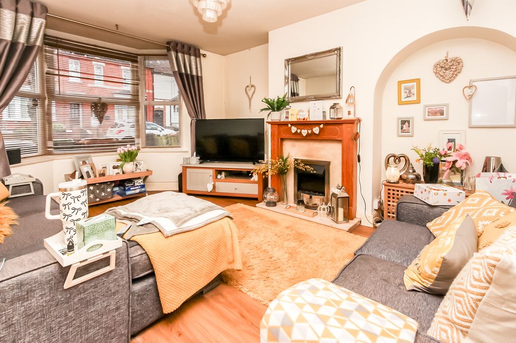 Property photo 3 of 7 Lounge