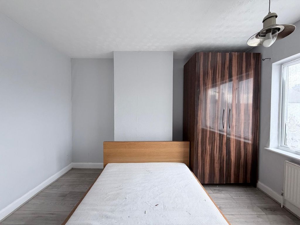 Property photo 3 of 8 Gallery