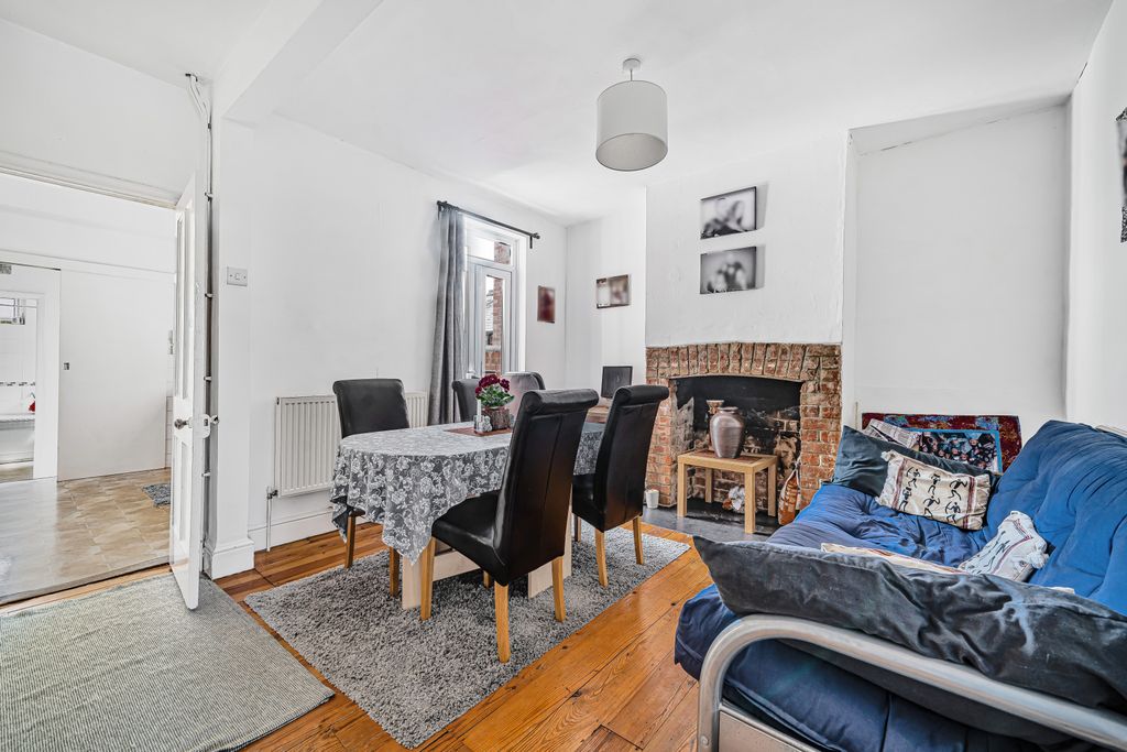 Property photo 3 of 22 Picture No. 03