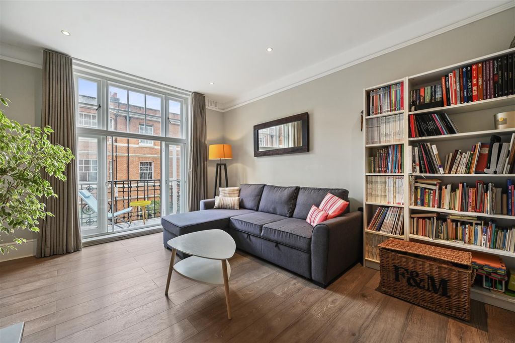 Property photo 2 of 11 Argyll Mansions