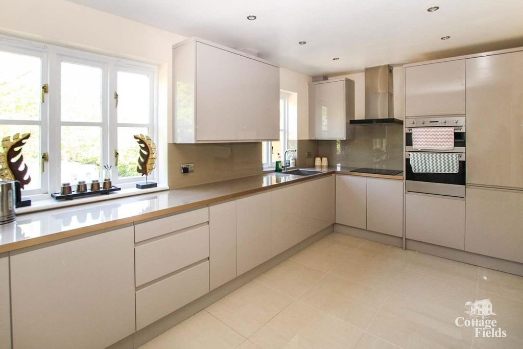 Property photo 2 of 17 Microsoftteams-Image (19).Jpg
