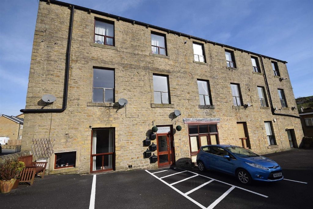 2 bed flat for sale Trawden