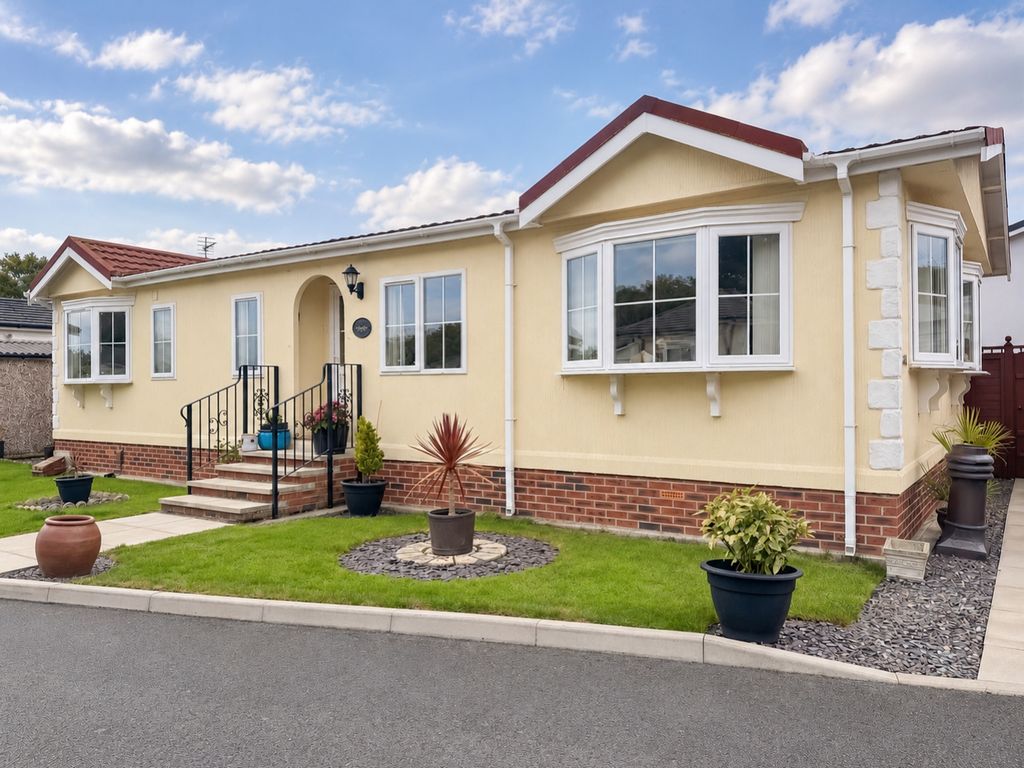 Property photo 1 of 18 67E23582-61Df-4A85-B50F-498309F4C274