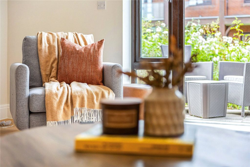 Property photo 2 of 8 Showhome