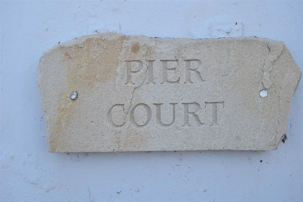 Property photo 2 of 52 Pier Court