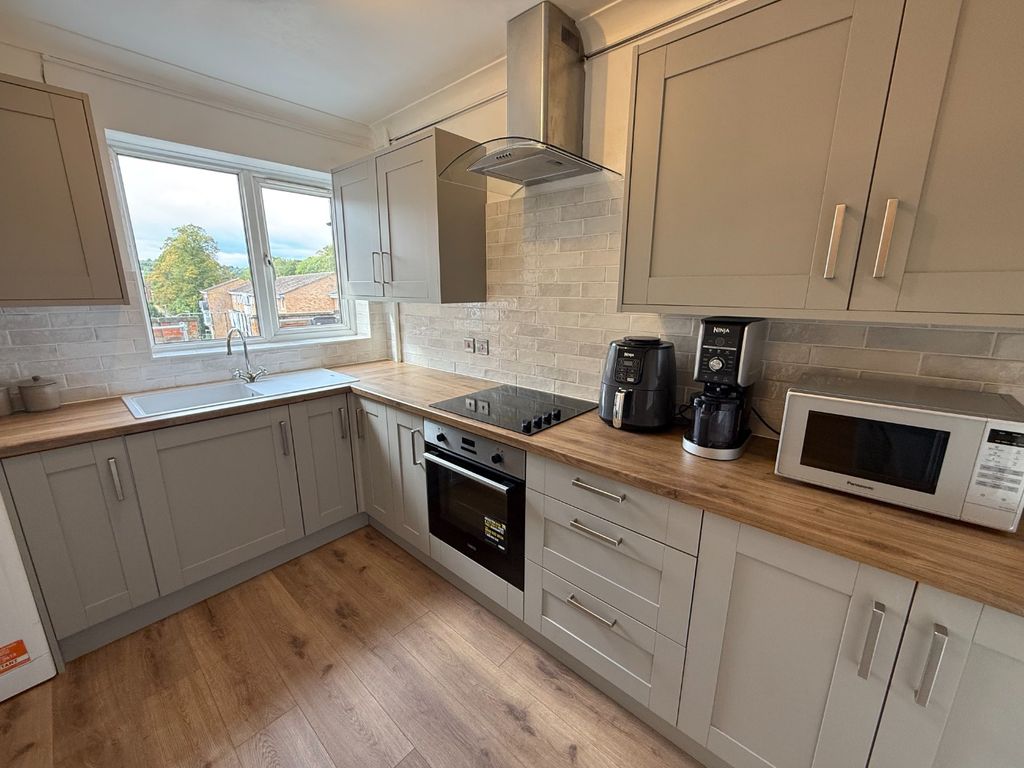 Property photo 1 of 12 5529180