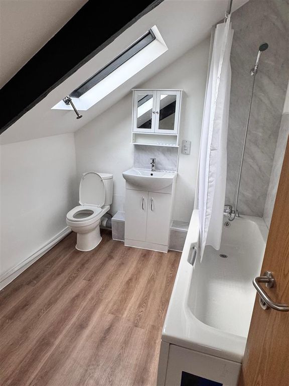 Property photo 3 of 4 Fl 3 Bathroom.Jpg