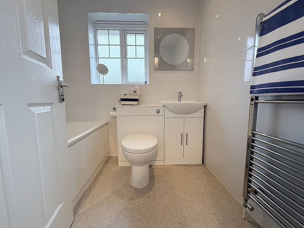 Property photo 3 of 31 Bathroom