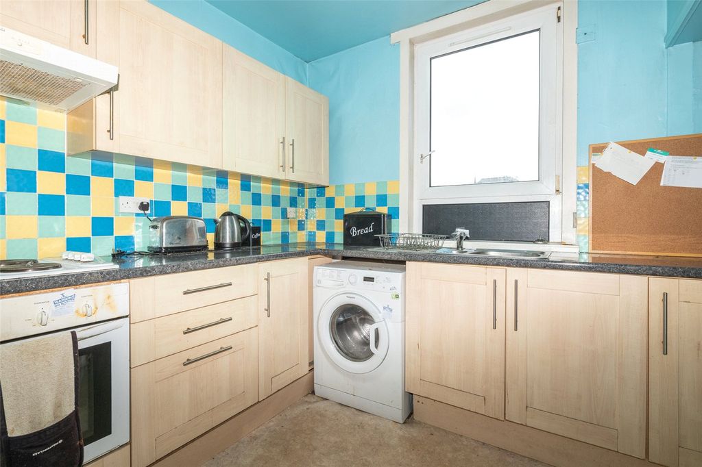 Property photo 3 of 21 Salisbury Court 3