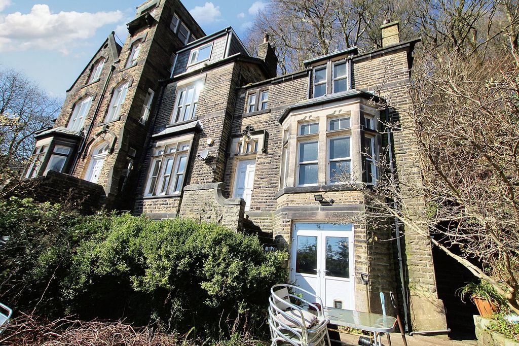 Property photo 1 of 33