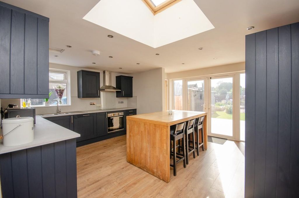 Property photo 3 of 20 Kitchen-Breakfast Room Main.Jpg