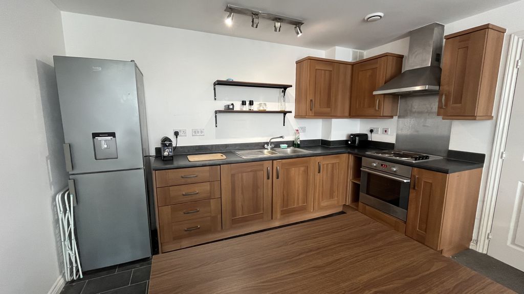 Property photo 3 of 8 Kitchen