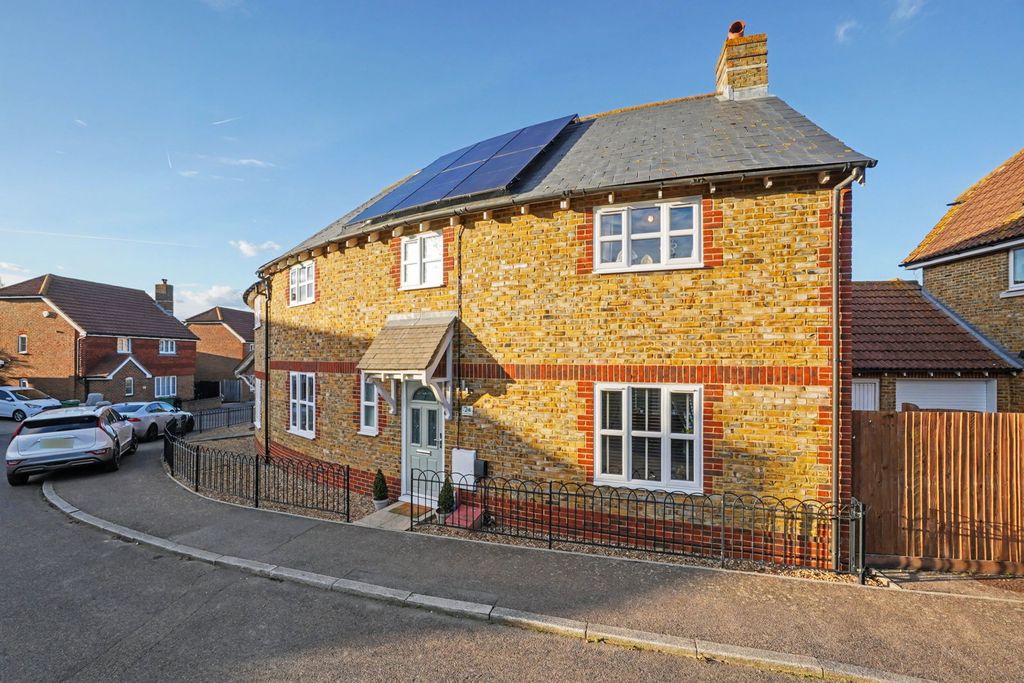 Property photo 1 of 32