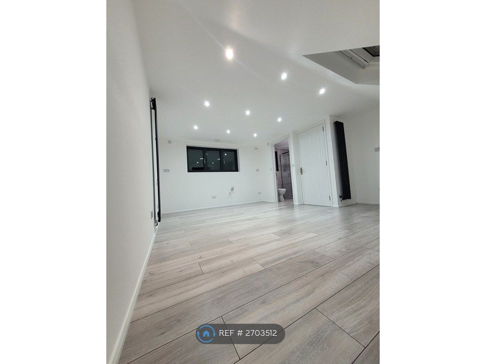 Property photo 2 of 27