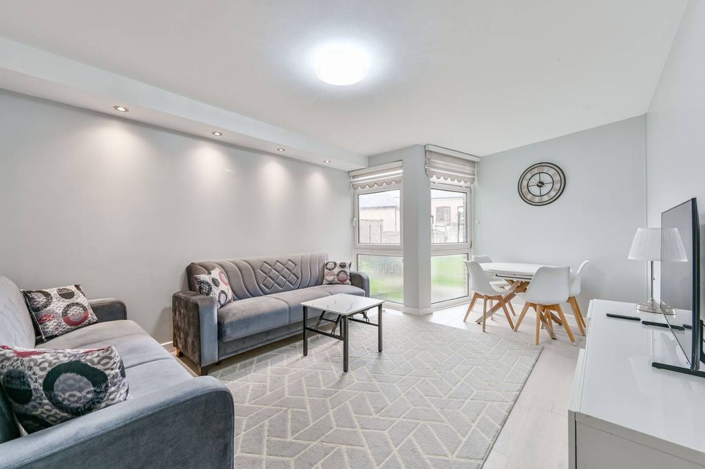 Property photo 3 of 8