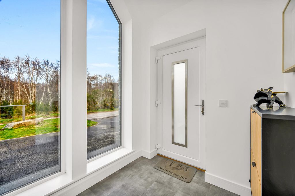 Property photo 3 of 36 Hallway