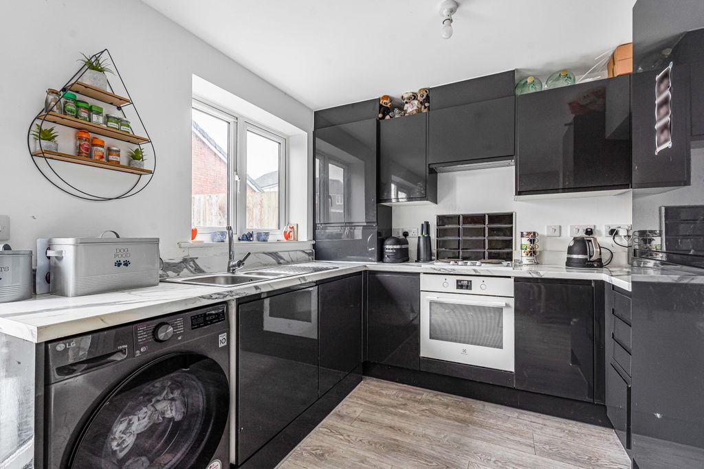 Property photo 3 of 21