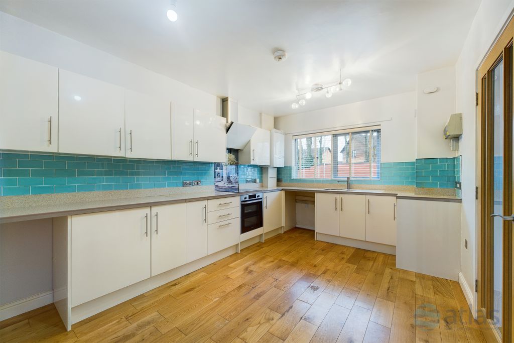 Property photo 2 of 18 Kitchen