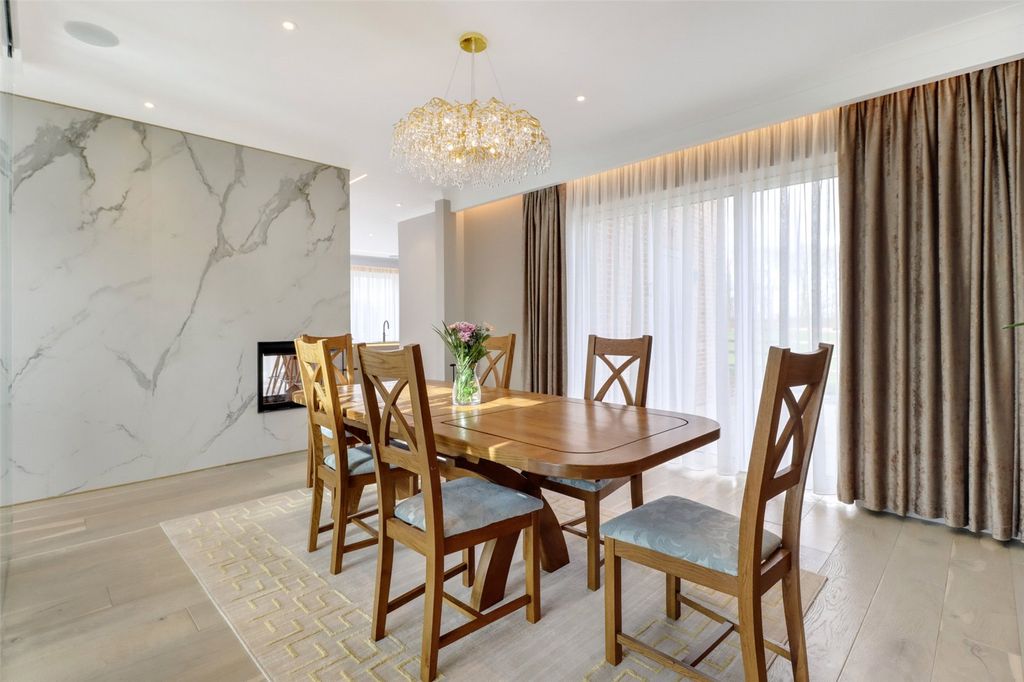Property photo 3 of 50 Dining Room