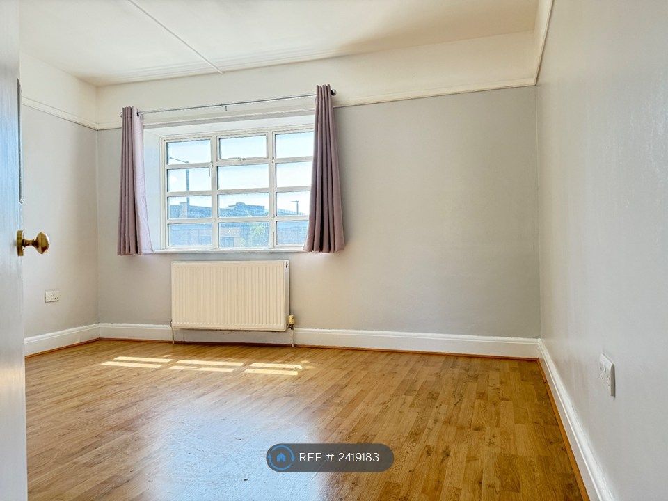 Property photo 3 of 8 Bedroom 1