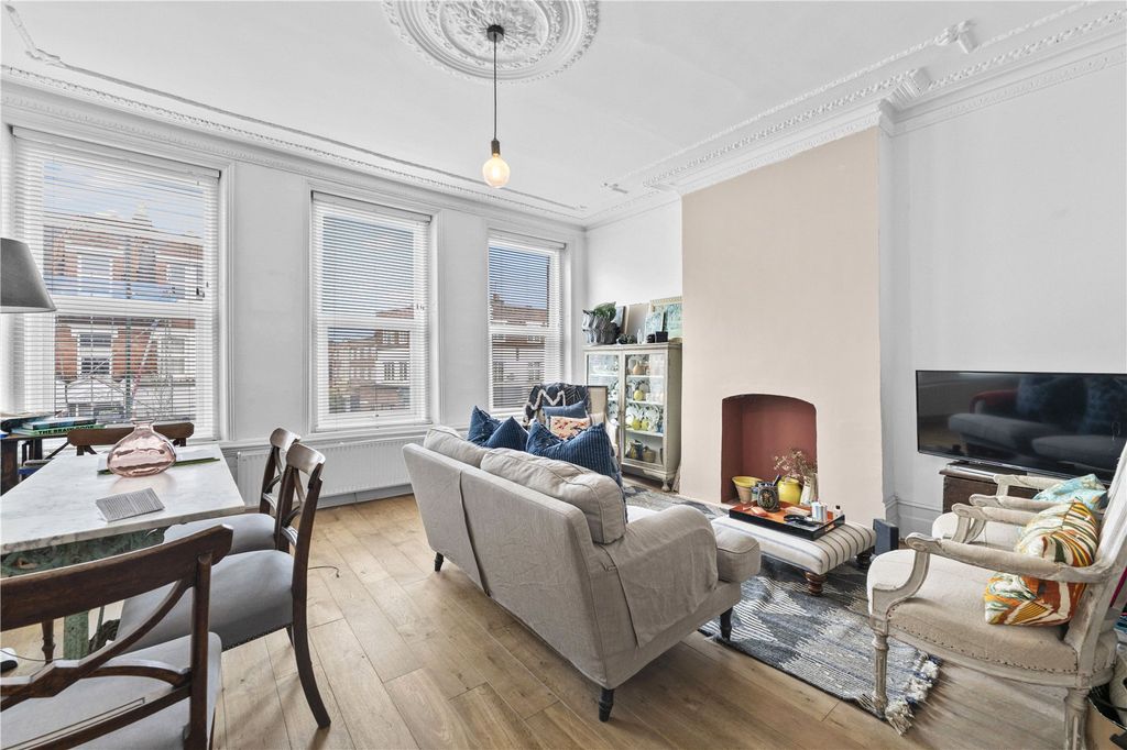 Property photo 2 of 8 Picture No. 14