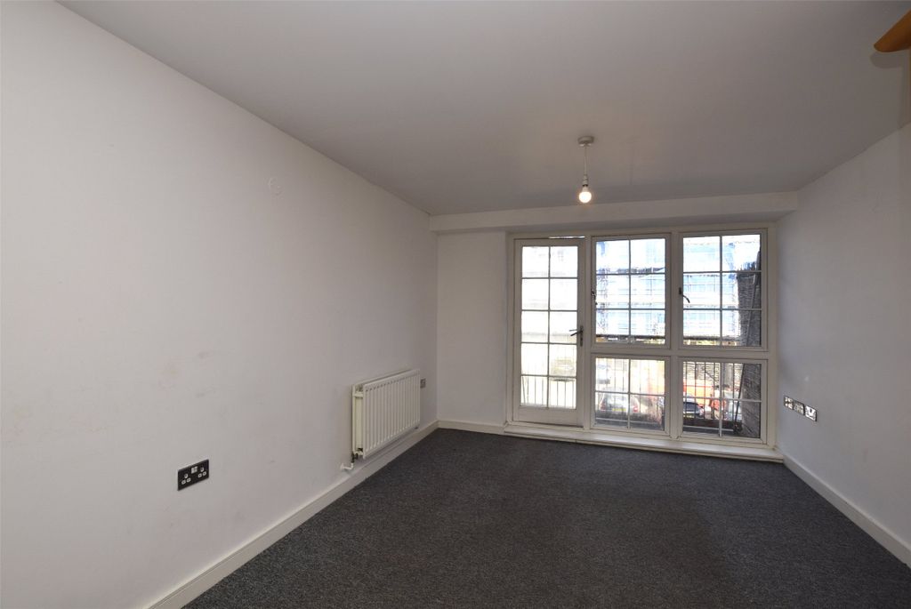 Property photo 3 of 8 Picture No. 22