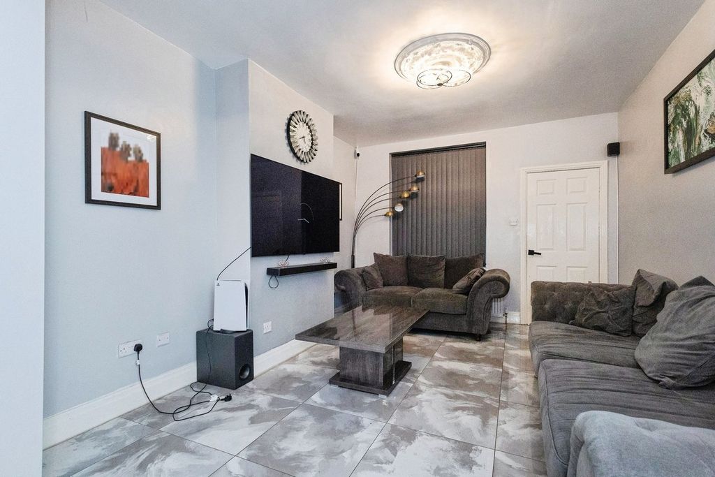 Property photo 3 of 18