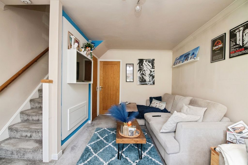 Property photo 2 of 17