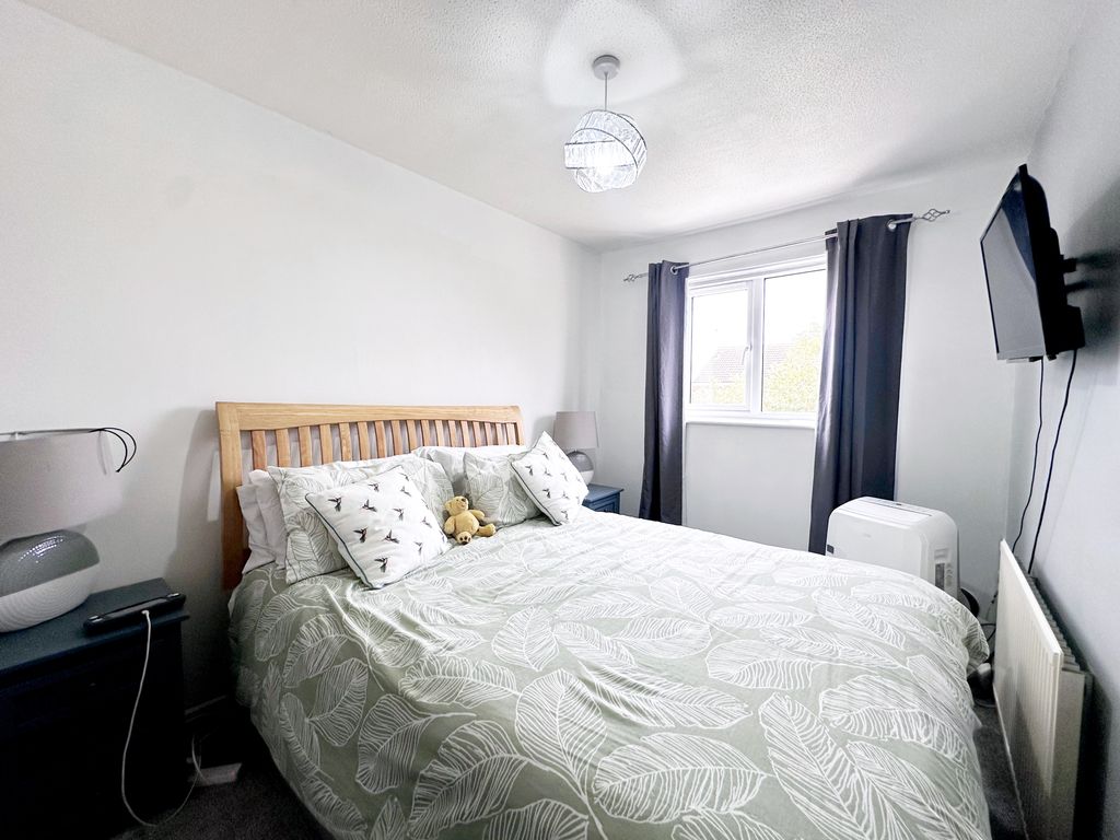 Property photo 2 of 8 Bedroom 1