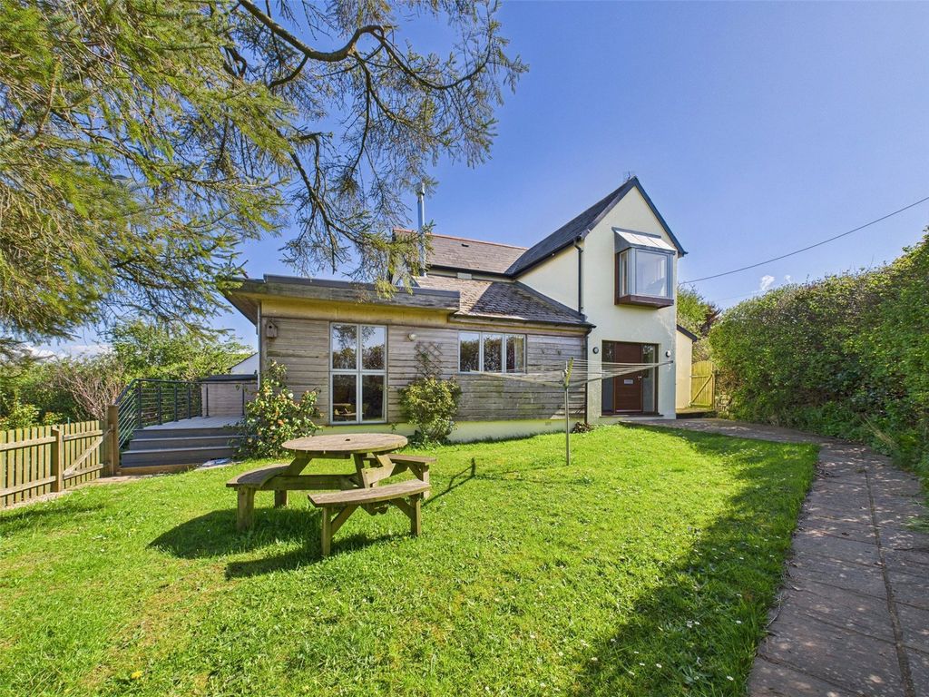 Property photo 1 of 35 Picture No. 05
