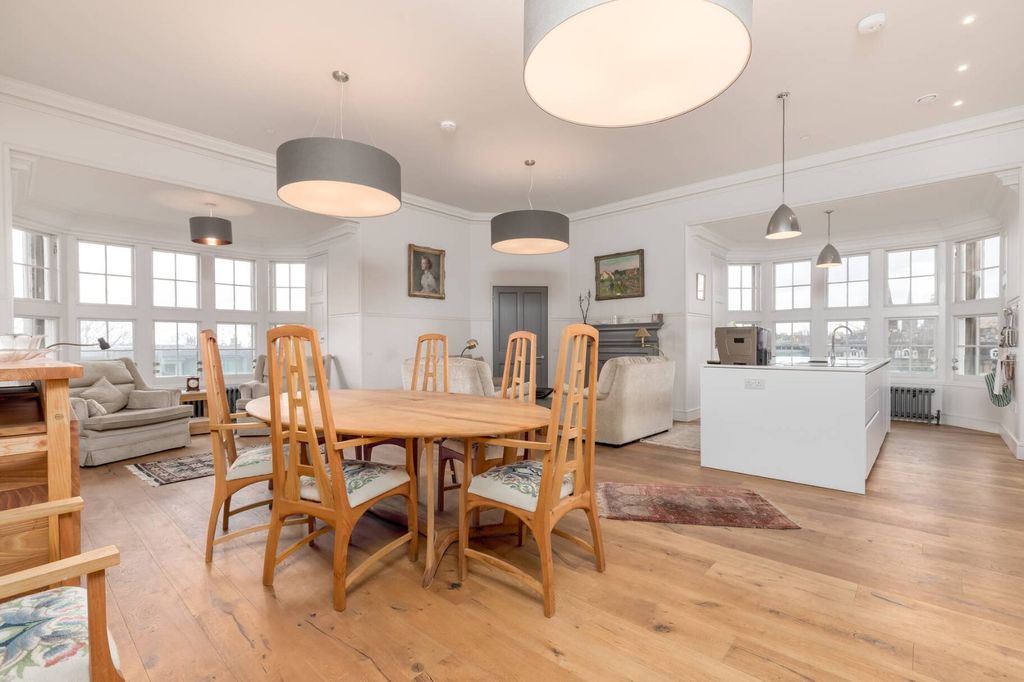 Property photo 3 of 33 Dual Aspect Windows