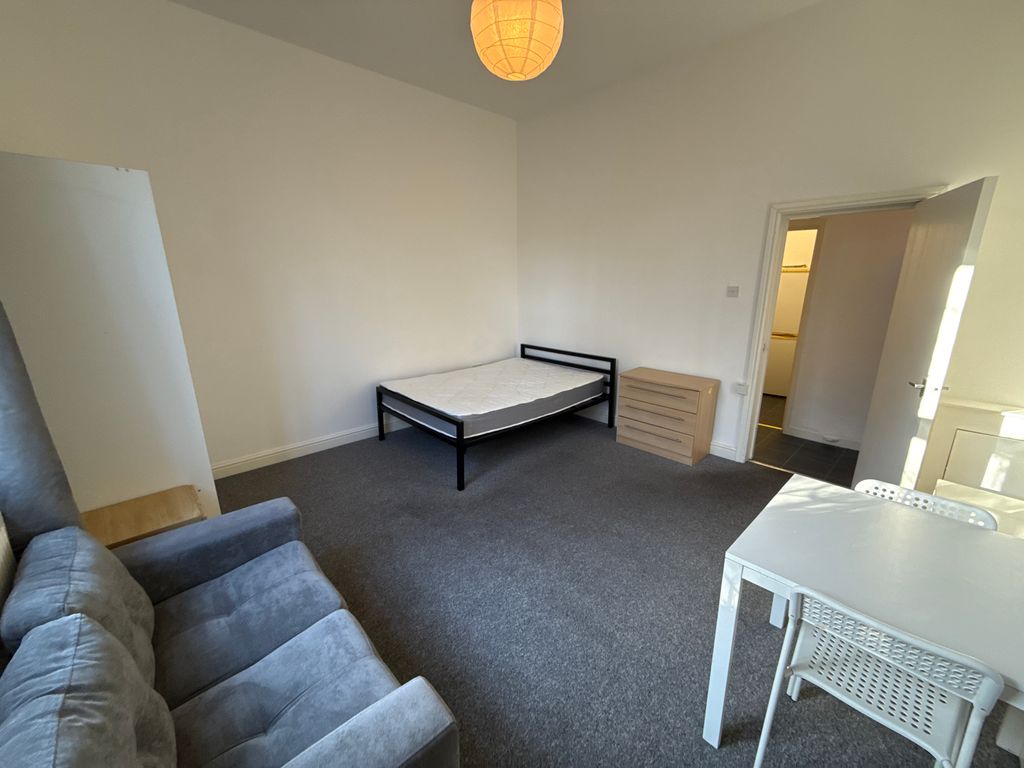 Property photo 2 of 5 Photo 02-12-2025, 12 12 05