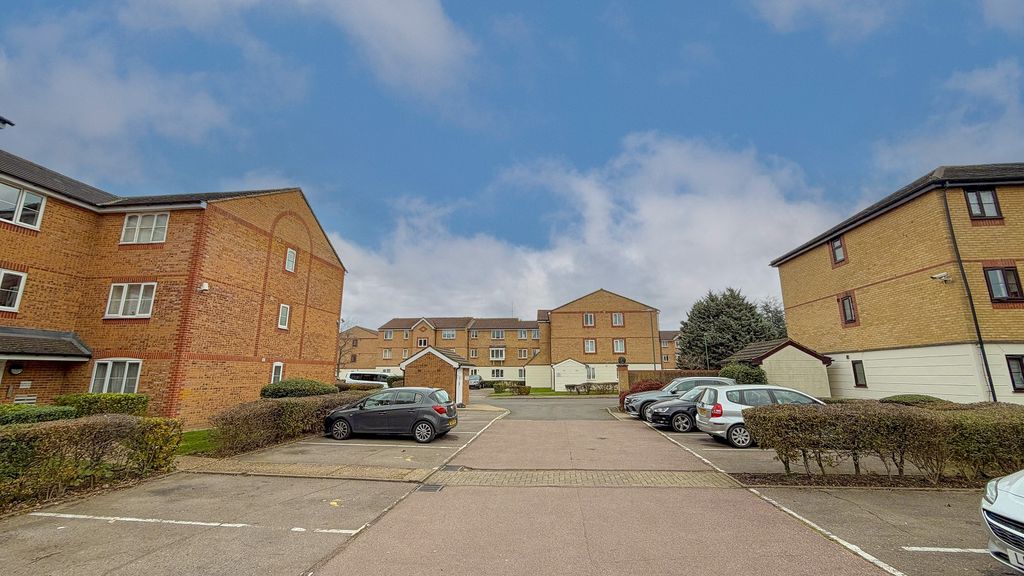 Hackbridge House Mullards Close, Hackbridge, Surrey CR4, 2 bed flat for sale, £265,000 ...
