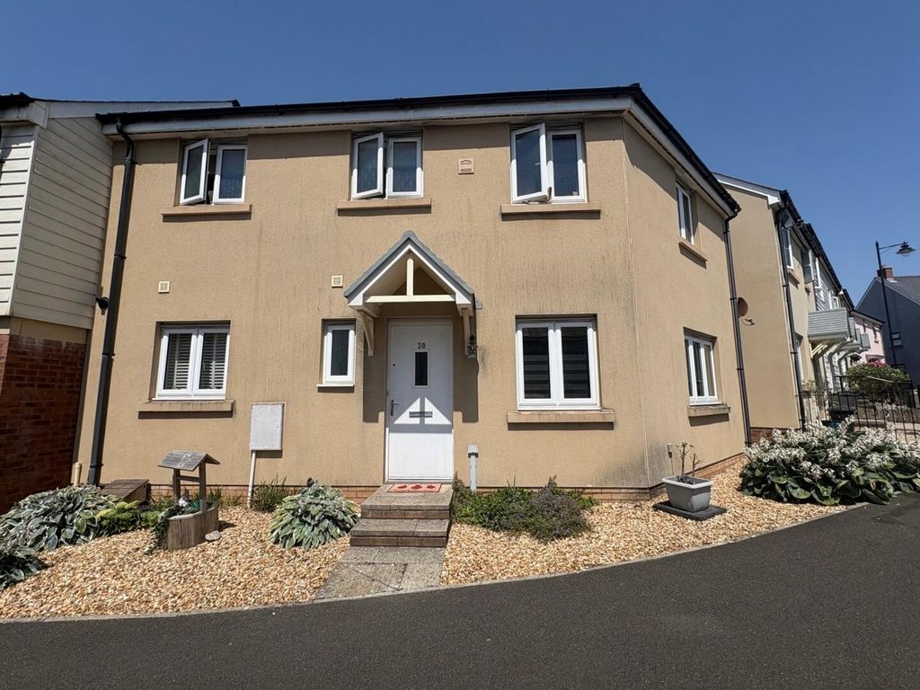 Property photo 1 of 18 Front (Exterior)