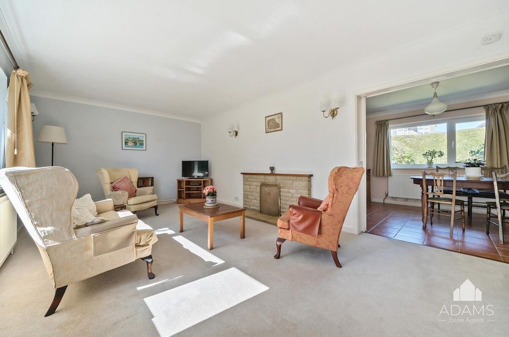 Property photo 2 of 17 Sitting Room