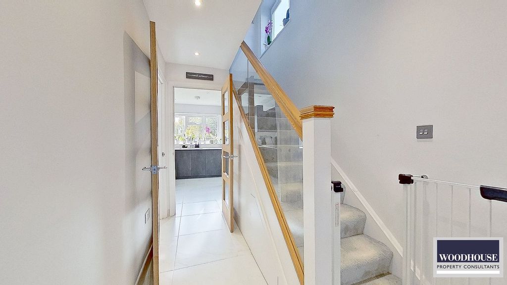 Property photo 2 of 26