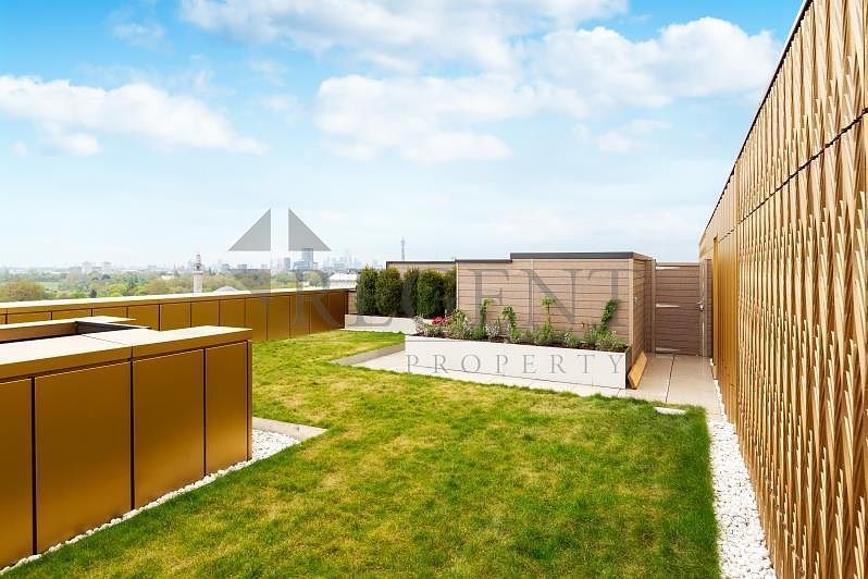 Property photo 2 of 16 Roof Garden