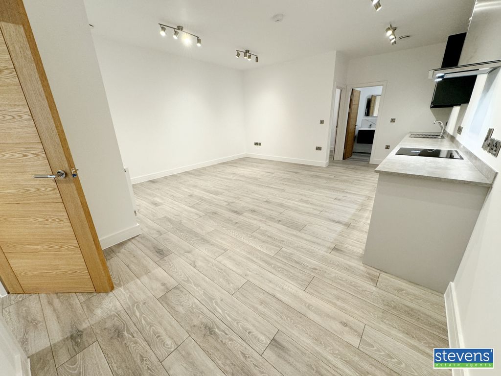 Property photo 3 of 9 Image00029