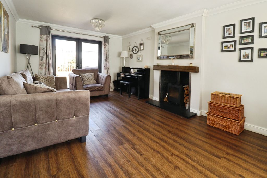 Property photo 3 of 32