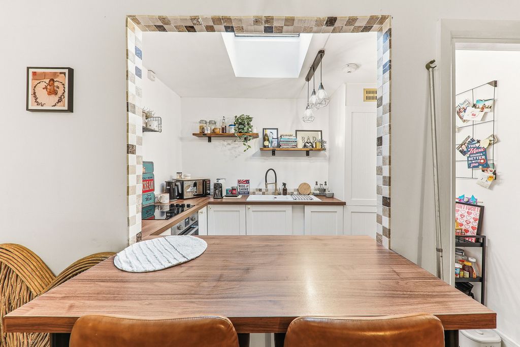 Property photo 3 of 21