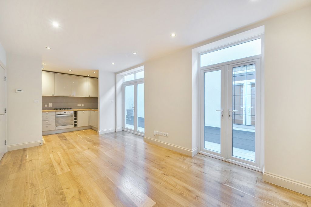 Property photo 2 of 11 1318129-11-68628B...